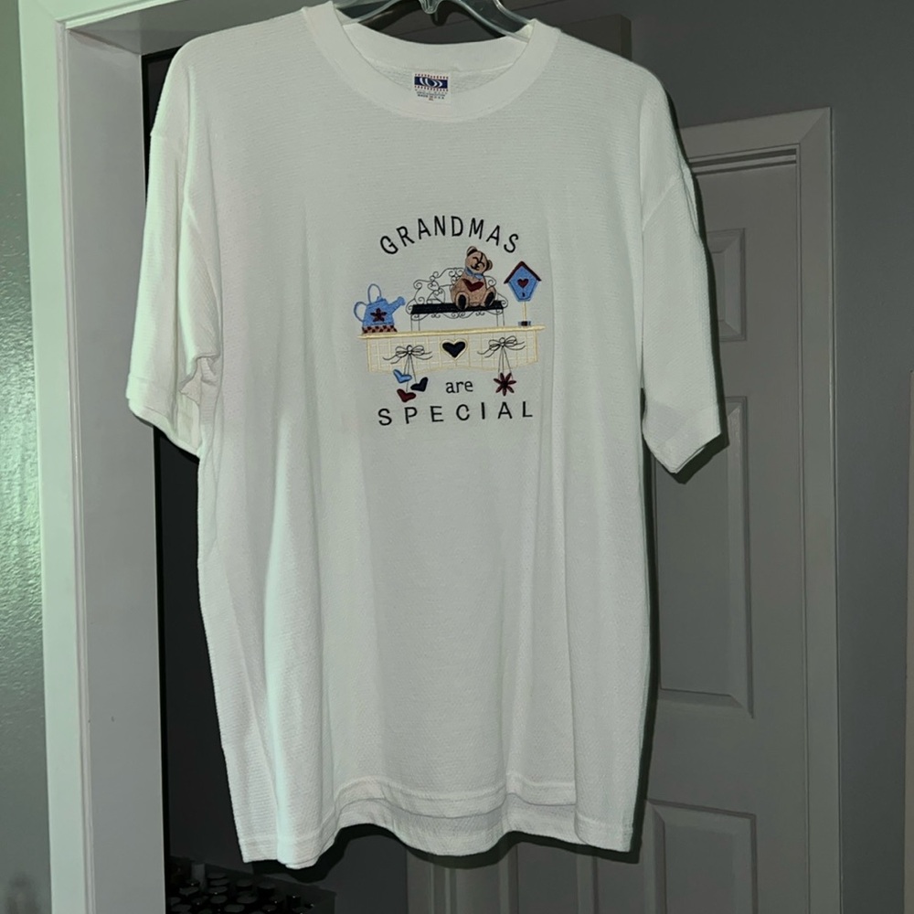 Won’s Wear “Grandmas Are Special” T-Shirt